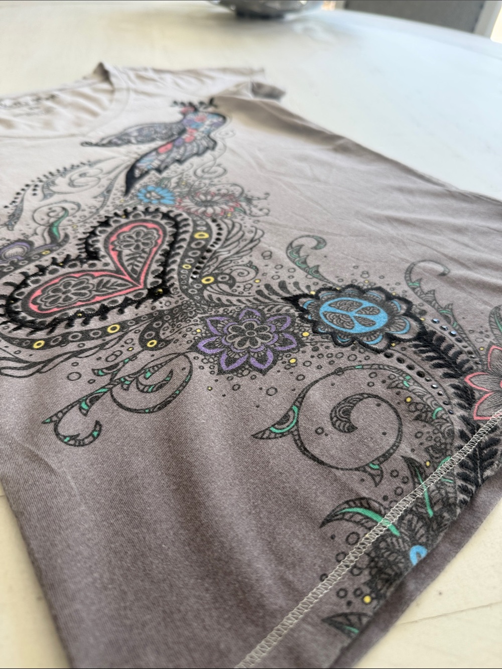 Lucky Brand T-Shirt V-Neck Bird, Heart & Peace Boho Design Luck Tees Gray Ombré - Picture 10 of 17